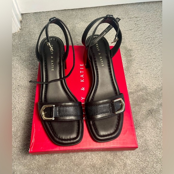 Kelly and Katie 10W Black & Gold Tesimay Sandal Block Heels (Worn ONCE) - Picture 9 of 9